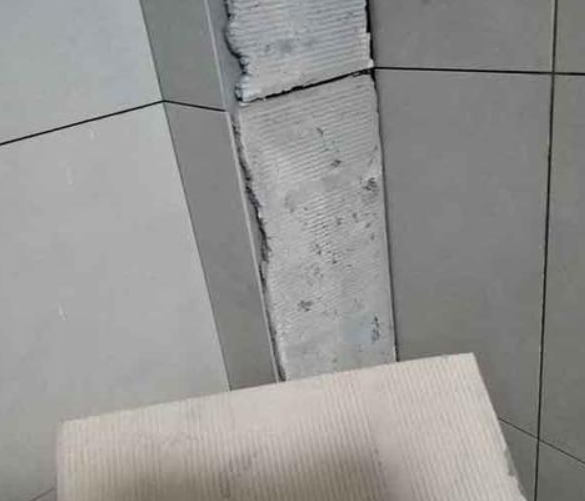 蒸湘瓷砖空鼓维修公司分享下厨房瓷砖脱落的补救措施。